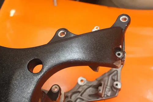 04-07 SUZUKI GSXR1300R BUSA OEM STRAIGHT FRAME CHASSIS C 386-334-6729 4 DETAILS