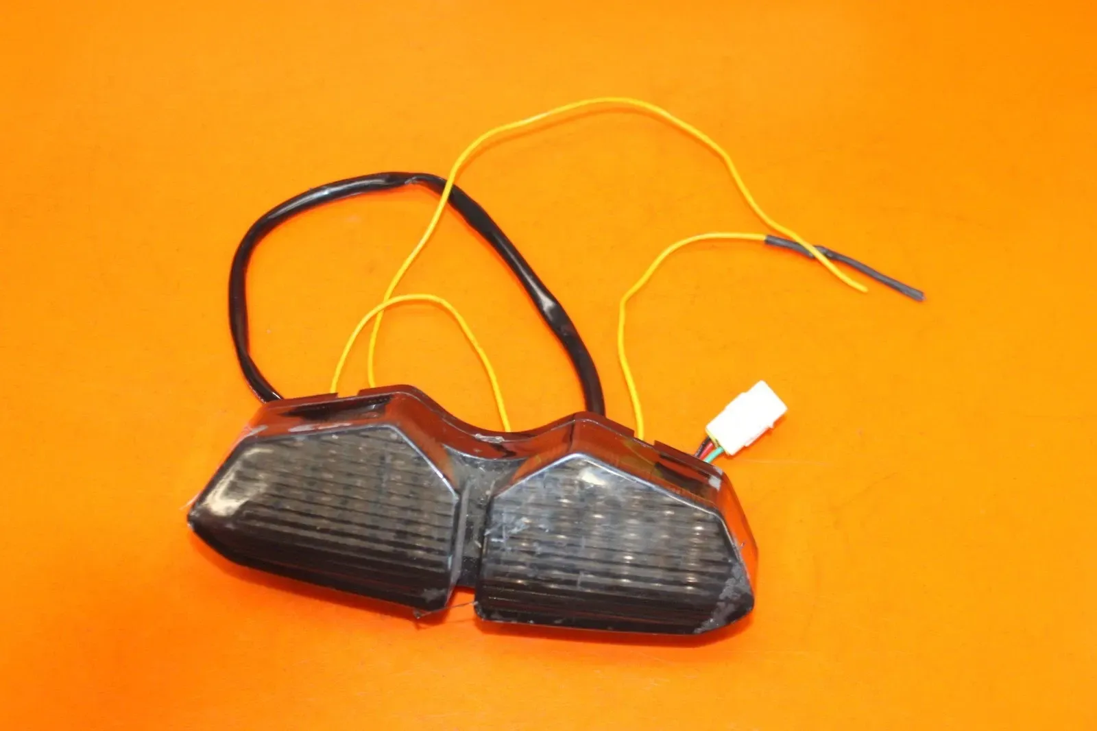 06-09 2007 YAMAHA YZF R6S REAR TAIL TAILLIGHT BACK BRAKE LIGHT