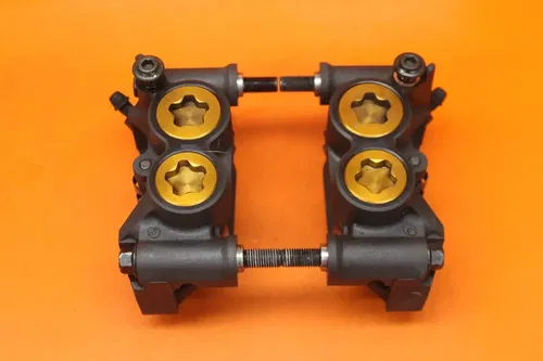 04-06 YAMAHA YZF R1 OEM RIGHT LEFT FRONT BRAKE CALIPER SET WITH PADS