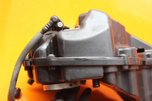 2007-2008 KAWASAKI NINJA ZX6R OEM AIRBOX AIR INTAKE FILTER BOX 11010-0134