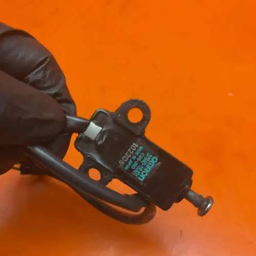 2023 19-24 SUZUKI GSXR 600 750 OEM KICKSTAND SIDE KICK STAND SENSOR