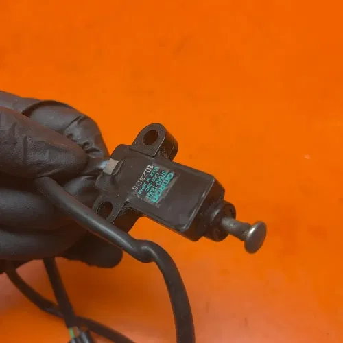 2023 19-24 SUZUKI GSXR 600 750 OEM KICKSTAND SIDE KICK STAND SENSOR