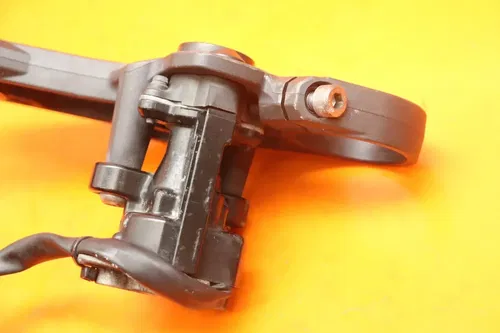 07-08 SUZUKI GSXR 1000 OEM FORKS UPPER TRIPLE TREE CLAMP
