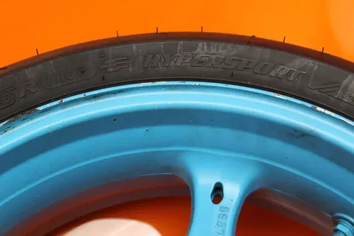 2006 2007 SUZUKI GSXR 600 750 OEM STRAIGHT REAR WHEEL BACK RIM W TIRE