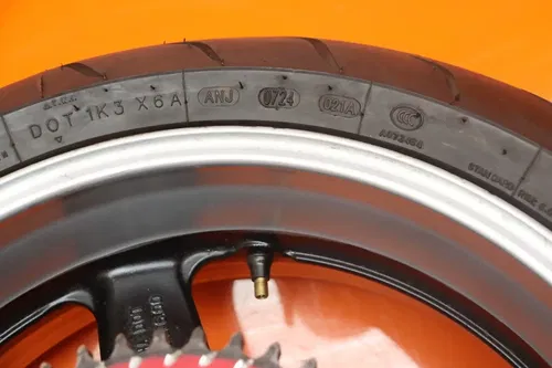 2003 YAMAHA YZF R1 OEM STRAIGHT REAR WHEEL BACK RIM W TIRE