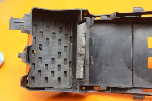 2005 2006 SUZUKI GSXR 1000 OEM REAR BACK TAIL UNDERTAIL BATTERY TRAY PLASTIC