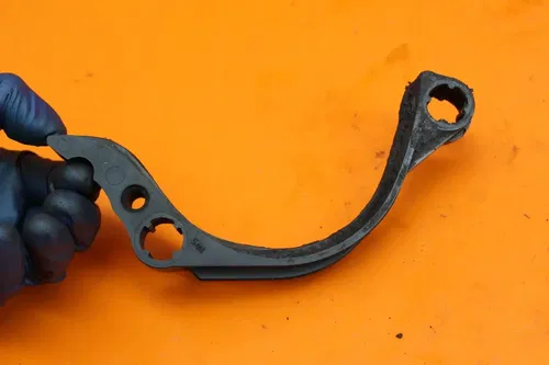 22-23 YAMAHA YZF R7 OEM FRONT ENGINE SPROCKET CHAIN COVER