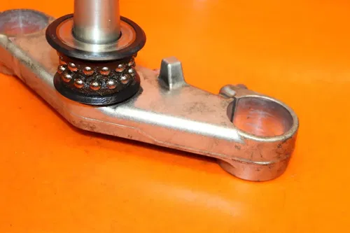 06-09 YAMAHA YZF R6S 03-04- R6 OEM STR8 FRONT FORKS CLAMP LOWER TRIPLE TREE STEM