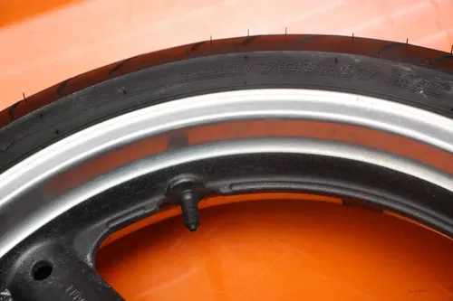 99-07 SUZUKI GSXR1300R BUSA OEM STRAIGHT FRONT WHEEL RIM W TIRE 54111-33E10-35W