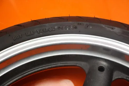 99-07 SUZUKI GSXR1300R BUSA OEM STRAIGHT FRONT WHEEL RIM W TIRE 54111-33E10-35W