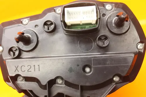 06-07 SUZUKI GSXR 750 OEM SPEEDO TACH GAUGES DISPLAY CLUSTER SPEEDOMETER