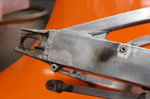 2001 2002 SUZUKI GSXR 1000 OEM REAR SWINGARM BACK SUSPENSION SWING ARM
