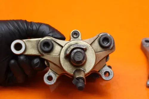 2001 2002 SUZUKI GSXR 1000 OEM REAR BACK BRAKE CALIPER 69100-40F01-999