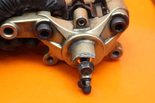 2001 2002 SUZUKI GSXR 1000 OEM REAR BACK BRAKE CALIPER 69100-40F01-999