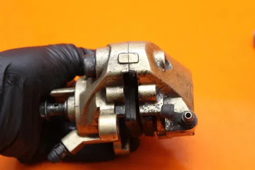 2001 2002 SUZUKI GSXR 1000 OEM REAR BACK BRAKE CALIPER 69100-40F01-999