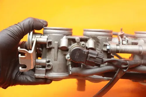 2007-2014 SUZUKI GSXR 1000 OEM MAIN FUEL INJECTORS / THROTTLE BODIES