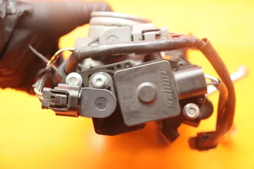 2007-2014 SUZUKI GSXR 1000 OEM MAIN FUEL INJECTORS / THROTTLE BODIES