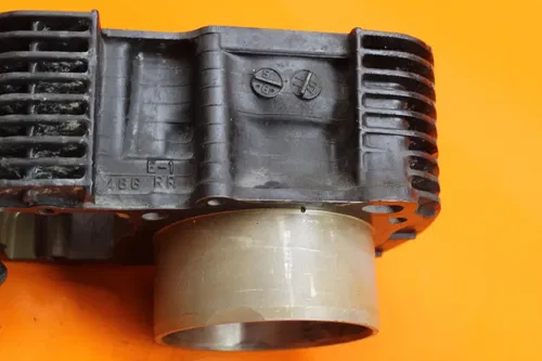 08-09 SUZUKI BOULEVARD OEM C109R REAR ENGINE MOTOR PISTON CYLINDERS BLOCK JUG