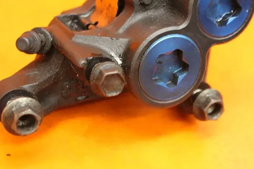 01-05 YAMAHA FZ1 OEM LEFT FRONT BRAKE CALIPER WITH PADS