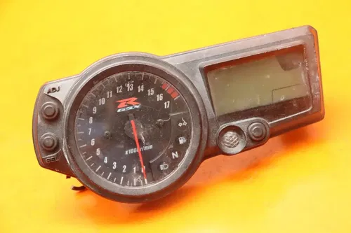 04-05 SUZUKI GSXR 600 750 OEM SPEEDO TACH GAUGES DISPLAY CLUSTER SPEEDOMETER