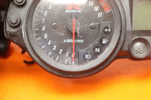 04-05 SUZUKI GSXR 600 750 OEM SPEEDO TACH GAUGES DISPLAY CLUSTER SPEEDOMETER