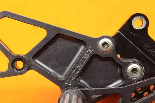 2006 2007 KAWASAKI NINJA ZX10R VORTEX RIGHT REARSET REAR SET DRIVER FOOT PEG