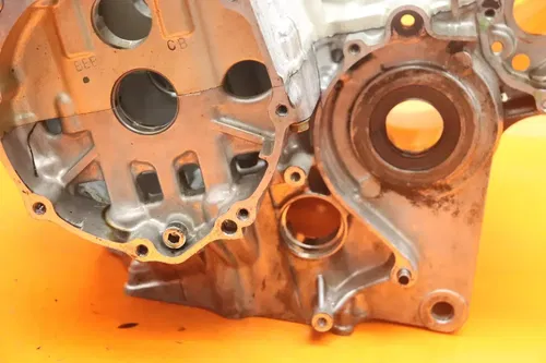 2004-2005 HONDA CBR1000RR OEM ENGINE MOTOR CRANKCASE CRANK CASES BLOCK