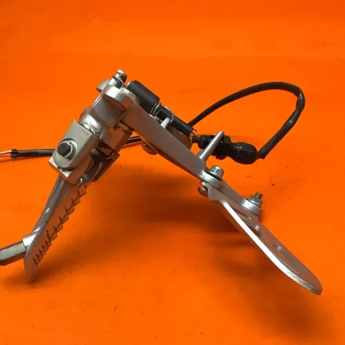 2009-2014 SUZUKI GSXR 1000 OEM RIGHT REARSET REAR SET DRIVER FOOT PEG REST STOP