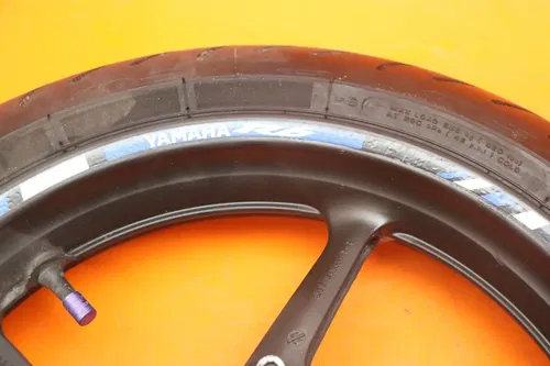 06-09 YAMAHA YZF R6S OEM FRONT WHEEL RIM W TIRE