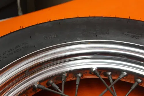 2002 Harley-Davidson Road King FLHR OEM STRAIGHT FRONT WHEEL RIM W TIRE