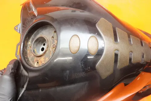 04-06 YAMAHA YZF R1 GAS TANK FUEL CELL PETROL RESERVOIR