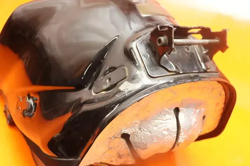 04-06 YAMAHA YZF R1 GAS TANK FUEL CELL PETROL RESERVOIR