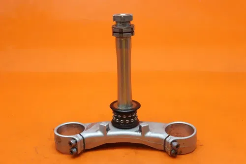 2006 YAMAHA YZF R1 OEM STRAIGHT FRONT FORKS CLAMP LOWER TRIPLE TREE STEM