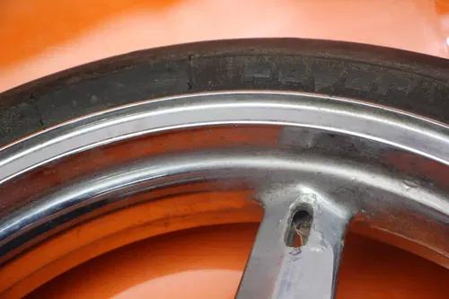 2001-2004 SUZUKI GSXR 1000 CHROME OEM STRAIGHT FRONT WHEEL RIM W TIRE
