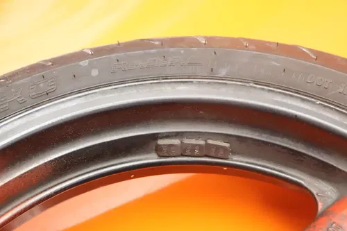 01-07 SUZUKI HAYABUSA OEM FRONT WHEEL RIM W TIRE