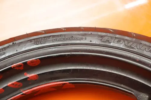 01-07 SUZUKI HAYABUSA OEM FRONT WHEEL RIM W TIRE