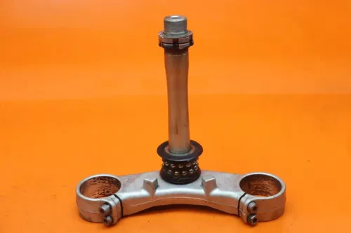 2006 YAMAHA YZF R1 OEM STRAIGHT FRONT FORKS CLAMP LOWER TRIPLE TREE STEM
