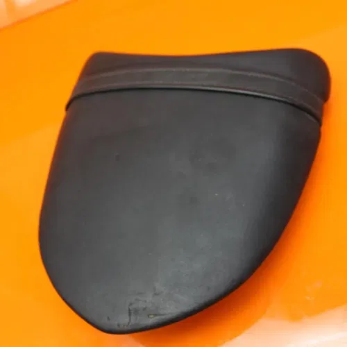 2004 2005 KAWASAKI NINJA ZX10R OEM REAR BACK PASSENGER TANDEM SEAT PAD SADDLE