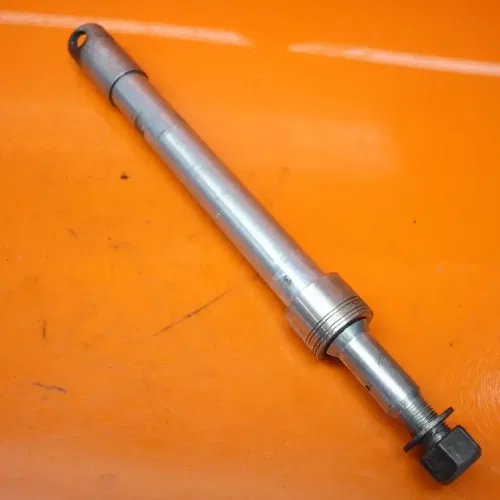 2018 HARLEY-DAVIDSON STREET GLIDE FLHX OEM STRAIGHT FRONT WHEEL RIM AXLE PIVOT