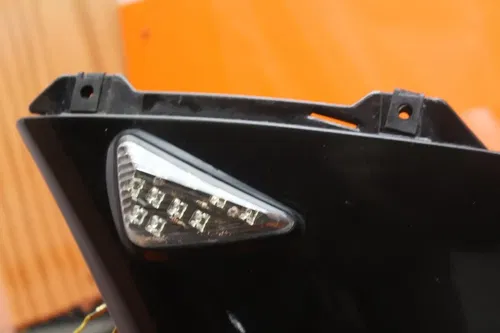 2000 2001 YAMAHA YZF R1 OEM LEFT MID UPPER SIDE FAIRING COWL PLASTIC