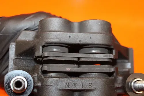 09-15 2009 YAMAHA YZF R6 OEM LEFT FRONT BRAKE CALIPER W PADS