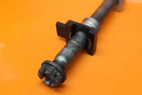01-05 SUZUKI GSXR 600 750 OEM REAR AXLE BACK WHEEL RIM PIVOT BOLT AXEL