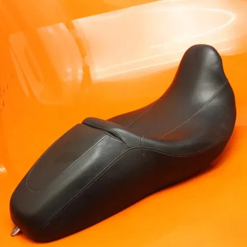 2010 Harley-Davidson Street Glide FLHX OEM FRONT REAR SEAT SADDLE *NO RIPS*