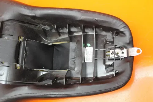 2010 Harley-Davidson Street Glide FLHX OEM FRONT REAR SEAT SADDLE *NO RIPS*