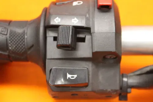 07-08 SUZUKI GSXR 1000 OEM LEFT CLIP ON HANDLEBAR W SWITCHES