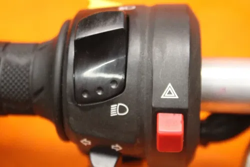 07-08 SUZUKI GSXR 1000 OEM LEFT CLIP ON HANDLEBAR W SWITCHES