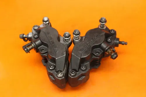 03-05 SUZUKI SV1000 OEM RIGHT LEFT FRONT BRAKE CALIPER SET PAIR WITH PADS