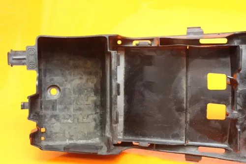 2005 2006 SUZUKI GSXR 1000 OEM REAR BACK TAIL UNDERTAIL BATTERY TRAY PLASTIC