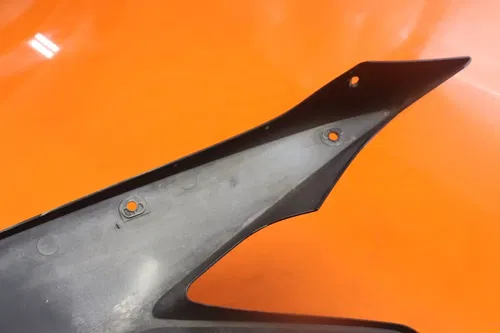 2005-2006 YAMAHA YZF R1 OEM RIGHT MID UPPER SIDE FAIRING COWL PLASTIC
