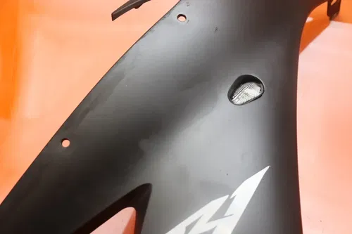 2005-2006 YAMAHA YZF R1 OEM RIGHT MID UPPER SIDE FAIRING COWL PLASTIC